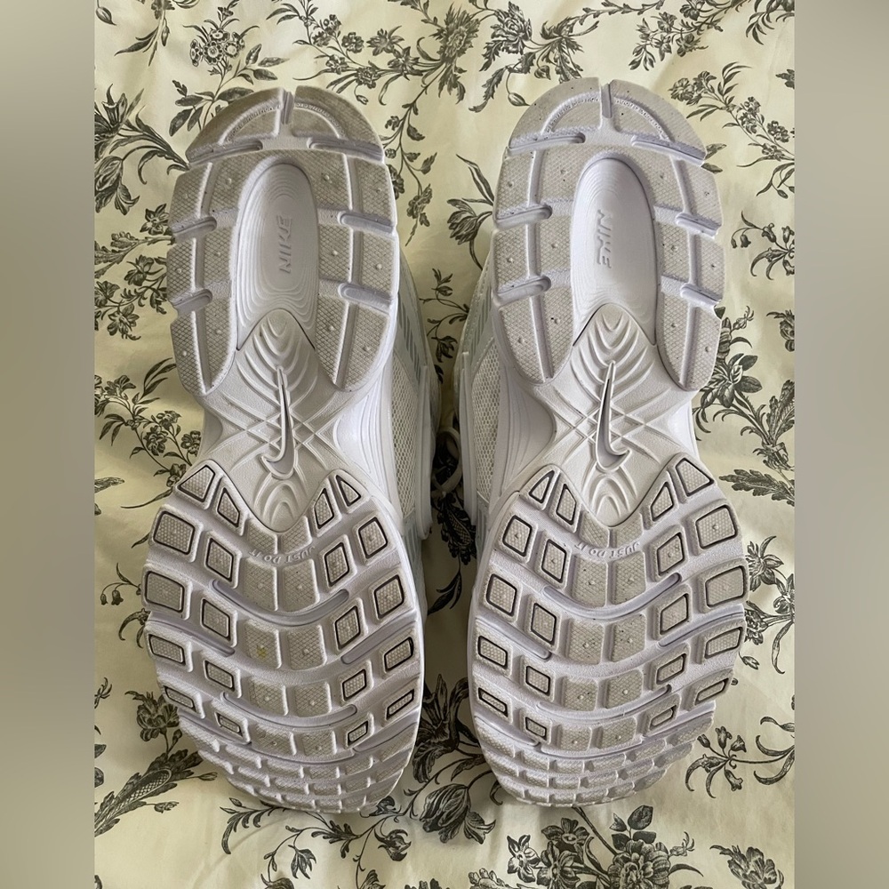Nike Women's V5 RNR SNEAKER - Picture 8 of 12